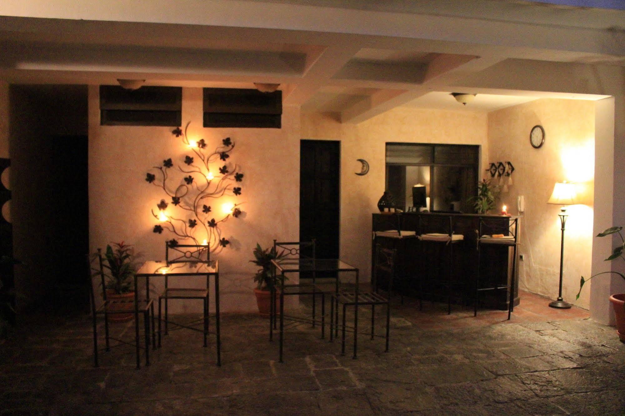 Hotel Posada De La Luna Antigua Eksteriør bilde